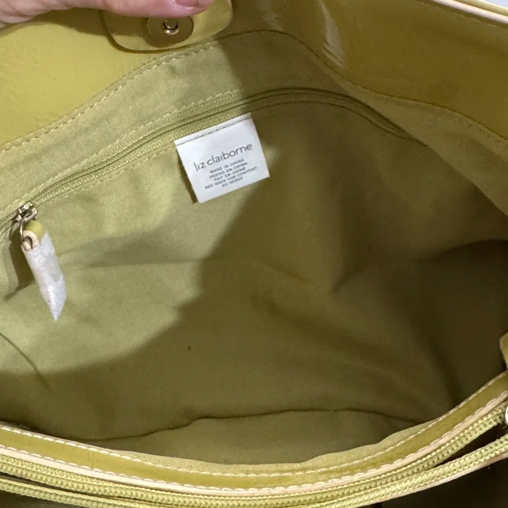 Vintage Liz Claiborne Cream and light Green (avocado) Hand Bag